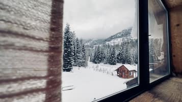 Room, 1 Twin Bed, Non Smoking, Shared Bathroom | Mountain view