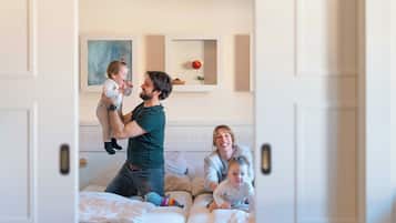 Zimmersafe, kostenlose Babybetten, kostenlose Zustellbetten