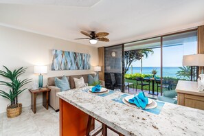 Dining - Kuleana 405 Oceanfront 1Bedroom 1 Condo by RedAwning (Lahaina)