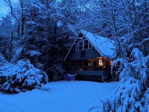 Four Bedroom Lakehouse on Winnepesaukee. Waterview, beach, and lots of parking.