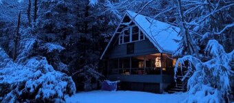 Four Bedroom Lakehouse on Winnepesaukee. Waterview, beach, and lots of parking.