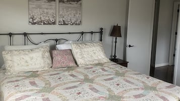 3 bedrooms, iron/ironing board, WiFi, bed sheets