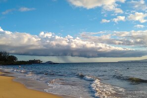 Beach - Island getaway with pools, hot tubs, tennis, BBQs & easy beach access (Kihei)