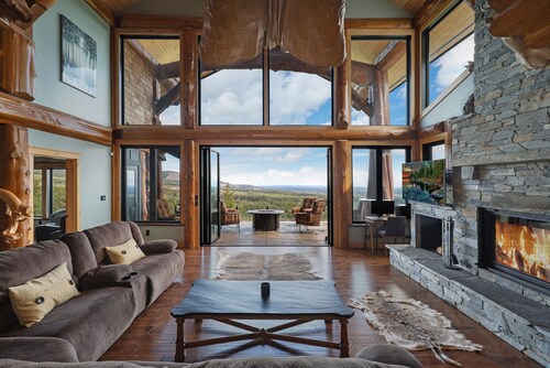 Luxurious Mountain View Paradise with Hot Tub