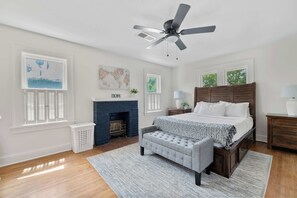 3 habitaciones, tabla de planchar con plancha, wifi y ropa de cama 