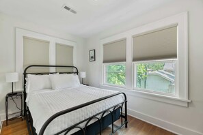 3 bedrooms, iron/ironing board, WiFi, bed sheets