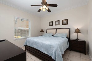 2 habitaciones, tabla de planchar con plancha, cuna de viaje y wifi 