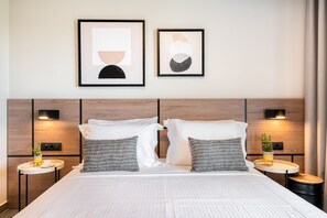 Toetasjesleilighet, 3 soverom (Swim-Up Pool) | Sengetøy av topp kvalitet, safe på rommet, skrivebord og lydisolert