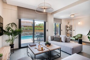 Dúplex, 3 habitaciones (Swim-Up Pool) | Ropa de cama de alta calidad, caja fuerte, escritorio
