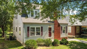 Unclassified image, 4 of 27, button - 3 Bed 1.5 Bath Home By College Hill & Hospitals (Wichita)
