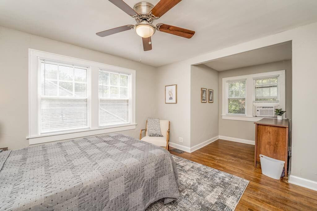 3 slaapkamers, een strijkplank/strijkijzer, reisbedje, wifi