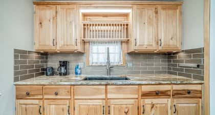 2 Bed 1 Bath Home w/2 Car Garage & Fenced Yard