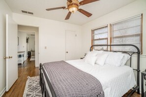 2 chambres, fer et planche à repasser, lit parapluie, Wi-Fi