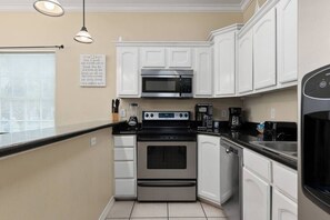 Fridge, microwave, oven, stovetop - Beautiful 3 Bed 2 Bath 1st Floor Condo Near Beach (South Padre Island)