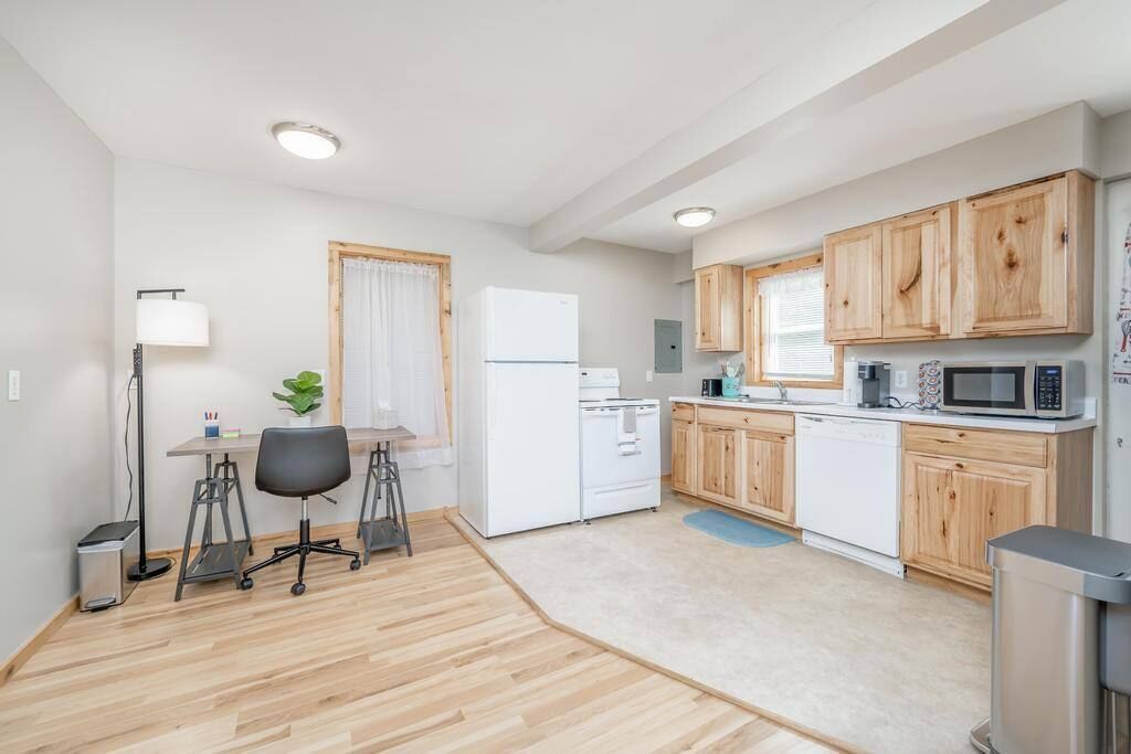 Jääkaappi, mikroaaltouuni, uuni, liesi