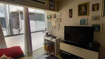 Economy Apartment | Living area