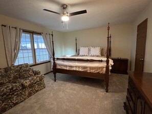 3 bedrooms, desk, iron/ironing board, free WiFi