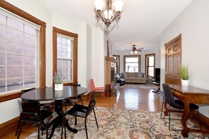 Dining - Walking Distance to everything... (Oak Park)