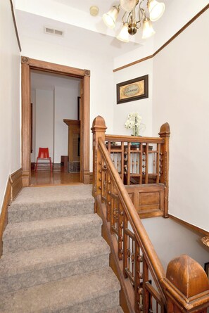 Interior - Walking Distance to everything... (Oak Park)