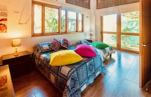 4 habitaciones, decoración personalizada y muebles diferentes