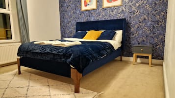 2 bedrooms, in-room safe, desk, iron/ironing board