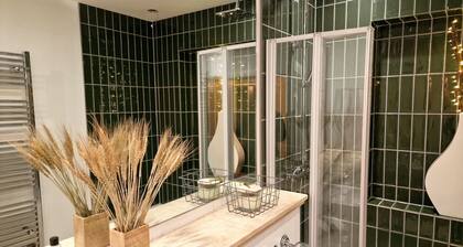 Stunning Luxury 2 Bed City Centre Apartment