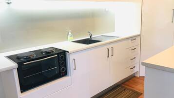 Fridge, microwave, oven, coffee/tea maker