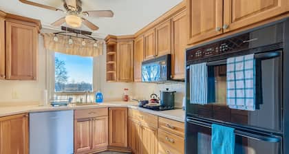 NEW- Family Friendly Ranch Home Near Nashville! (TA)