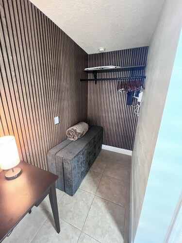 Cozy Pet Studio, Fast WiFi, Parking