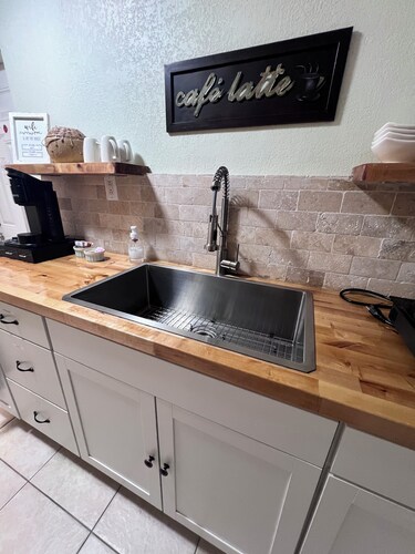 Private Apt Near I-95 Work Desk + Free Parking