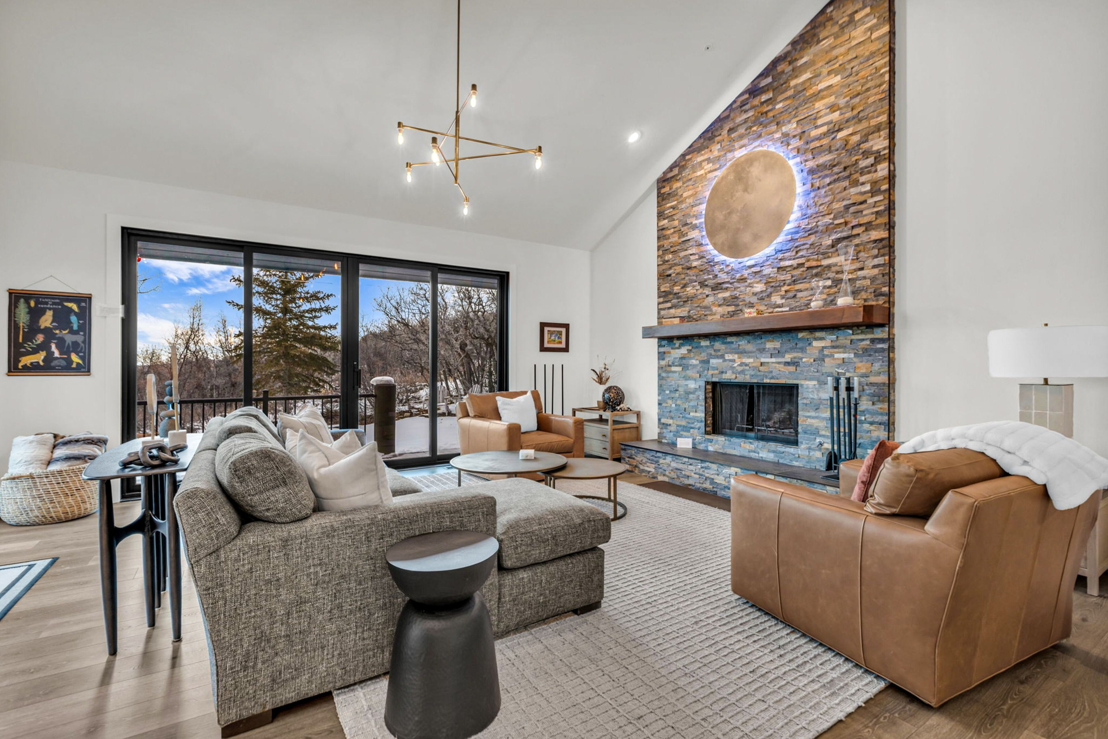 Télévision, cheminée