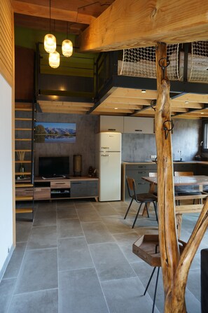 Interior - Undeizojcoij (Thônes)