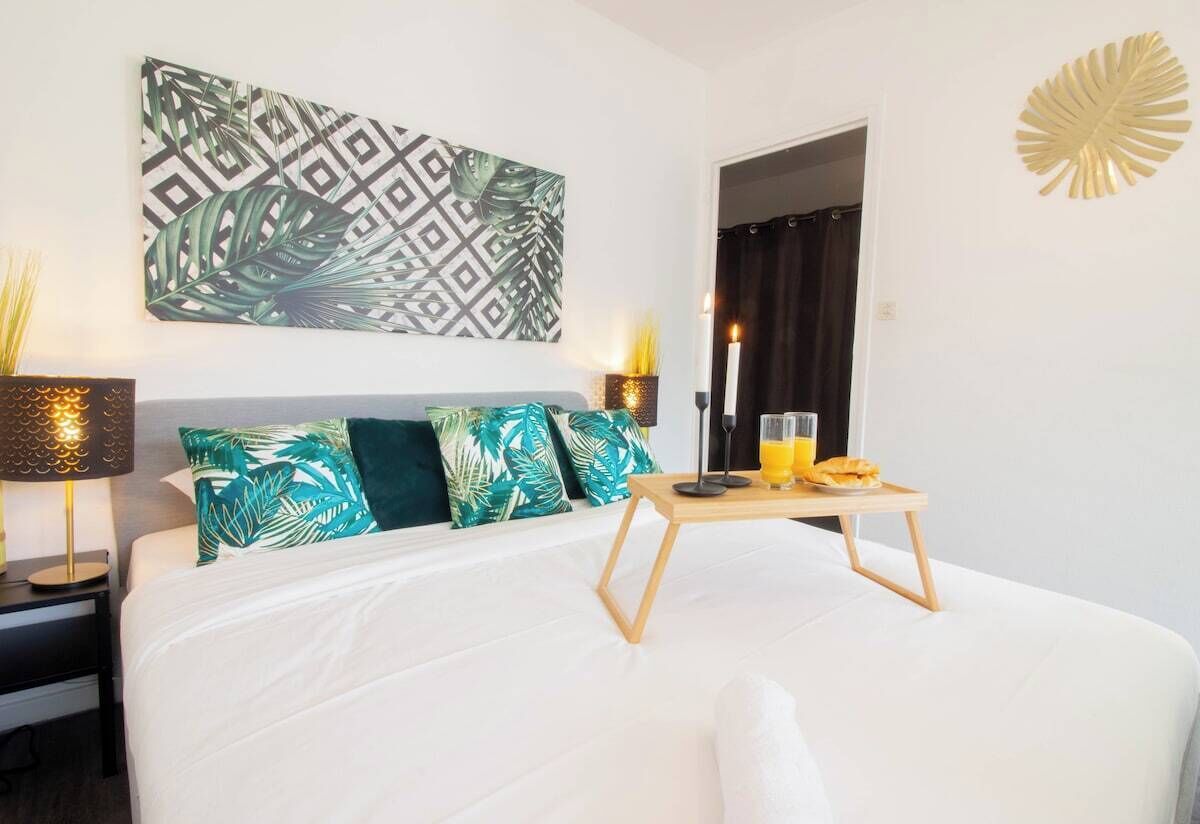 Fer et planche à repasser, Wi-Fi gratuit, draps fournis