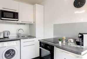 Refrigerador, microondas, horno, cafetera/tetera