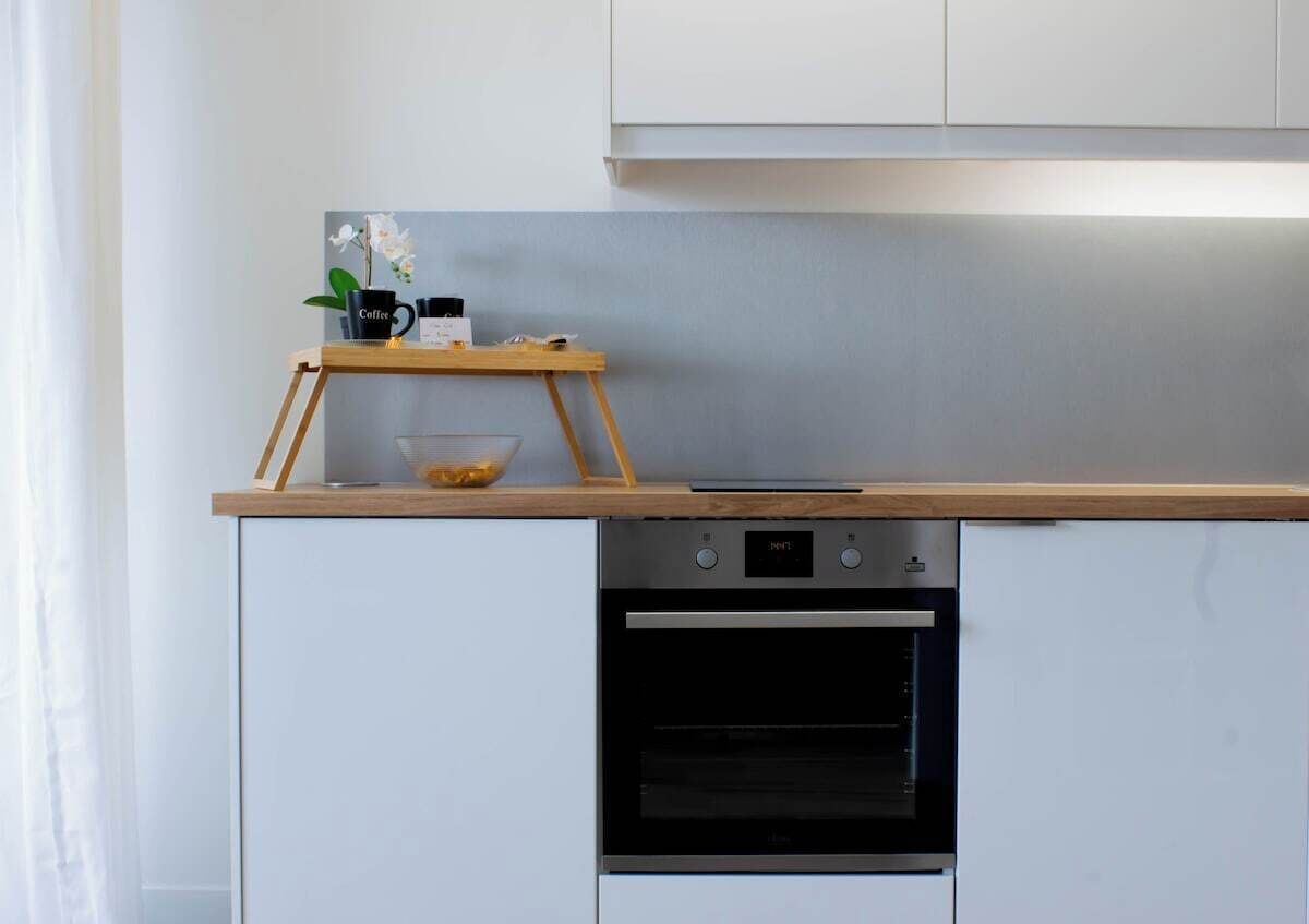 Fridge, microwave, oven, coffee/tea maker