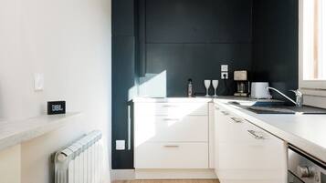 KĂŒhlschrank, Mikrowelle, Ofen, GeschirrspĂŒler