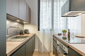 ثلاجة، ميكروويف، فرن، غسالة أطباق