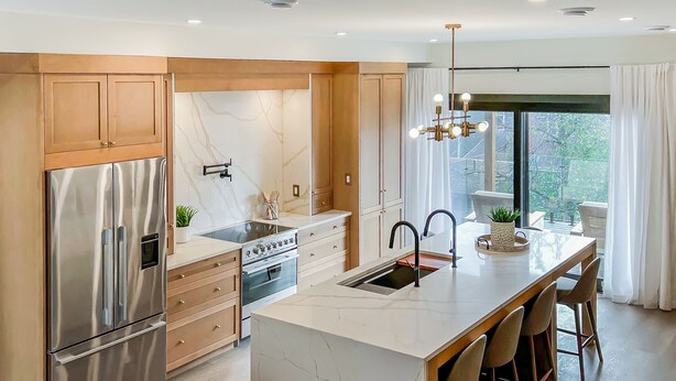 A modern kitchen with a large island, stainless steel appliances, and a view to the outdoors. - Luxury townhome - Rooftop Patio - Hot Tub (Charlottetown)