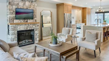 Smart TV, fireplace