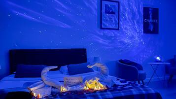 Tabla de planchar con plancha, wifi gratis y ropa de cama