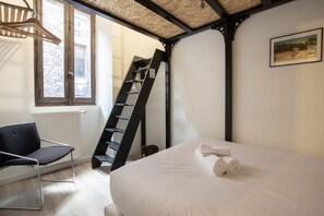 1 dormitori, planxa i posts de planxar, wifi gratuïta i roba de llit