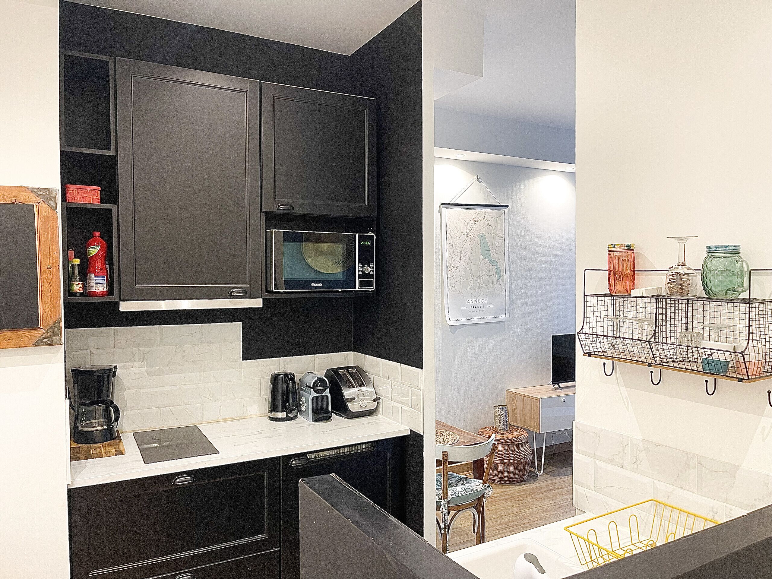 Réfrigérateur, micro-ondes, four, cafetière/bouilloire