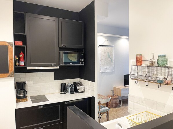 Frigorifero, microonde, forno, macchina per tè/caffè