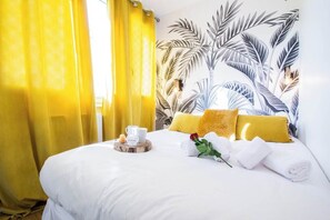 Iron/ironing board, free WiFi, bed sheets