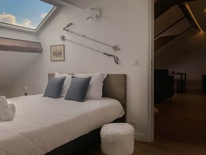Een strijkplank/strijkijzer, gratis wifi, beddengoed