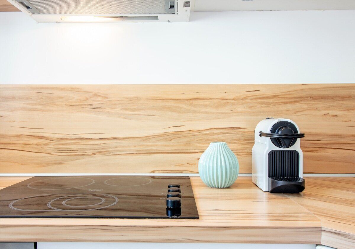 Fridge, microwave, oven, coffee/tea maker