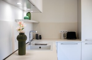 Refrigerador, microondas, horno, lavavajillas