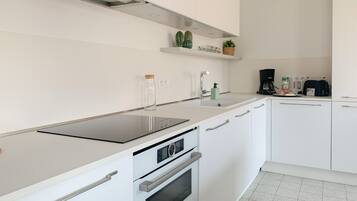 Réfrigérateur, micro-ondes, four, lave-vaisselle