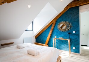Iron/ironing board, free WiFi, bed sheets