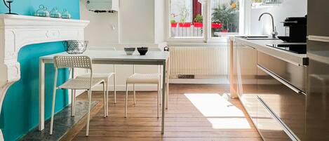 Fridge, microwave, oven, dishwasher